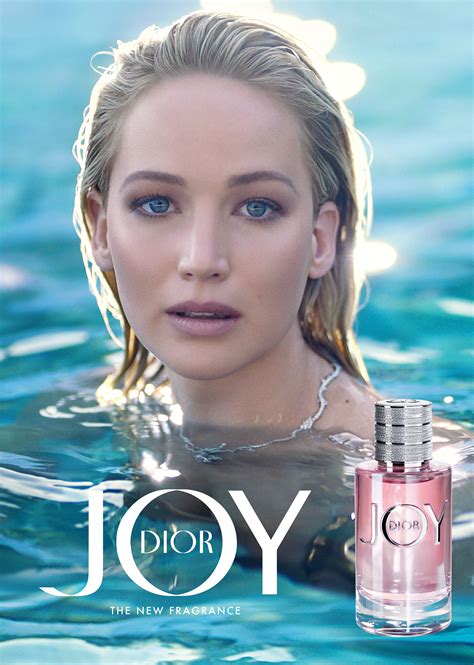 dior 香水 廣告 2018|每一秒都美到想截圖！JOY by Dior廣告拍攝現場 法蘭西斯勞倫斯 .